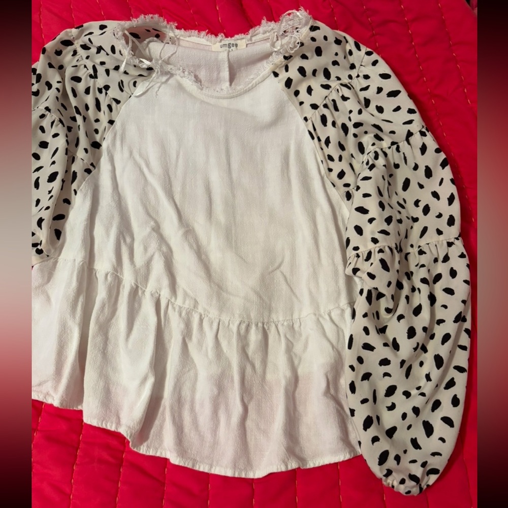 bundle of 2 long sleeves